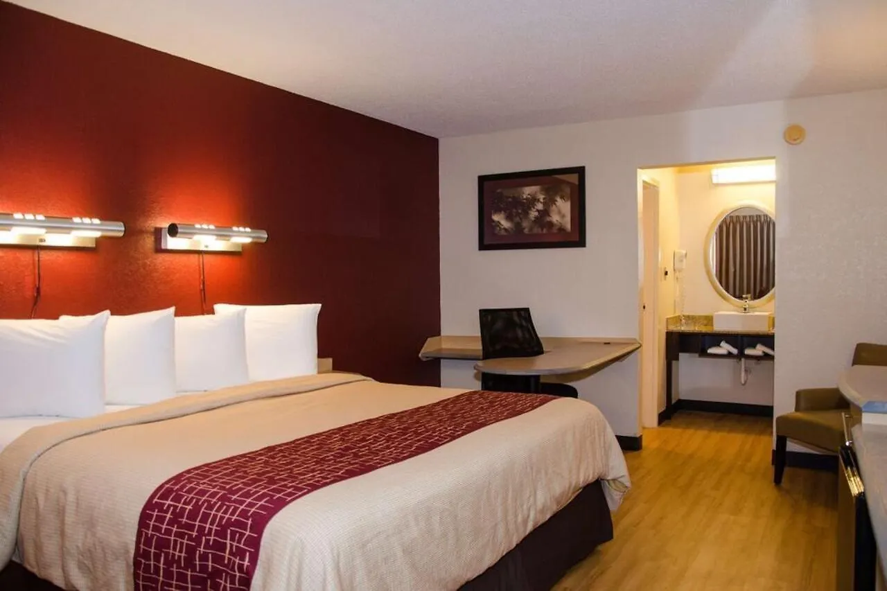 Red Roof Inn Γουίλιαμσμπεργκ Μοτέλ