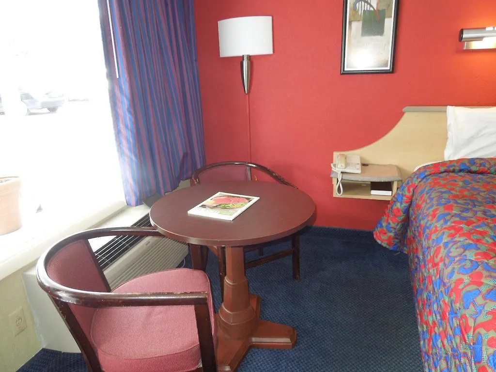 Red Roof Inn Γουίλιαμσμπεργκ Μοτέλ